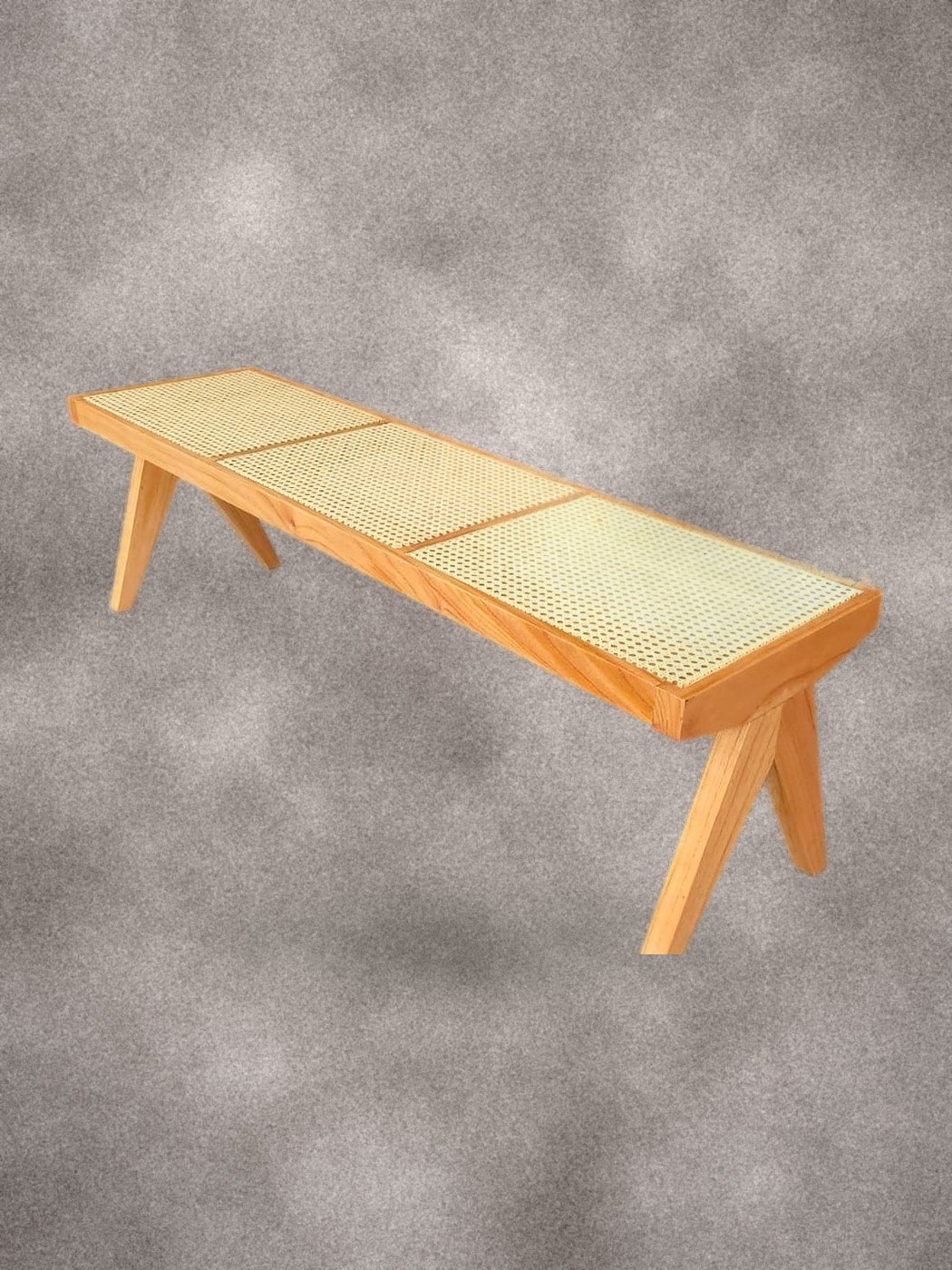 Banqueta de madera con esterilla